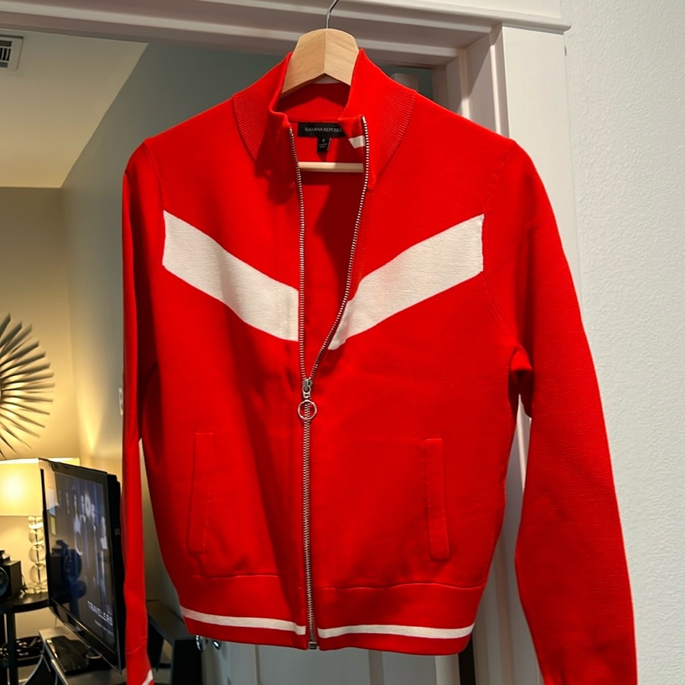 *SOLD* Perfect sweater / jacket for chilly Spring evenings!